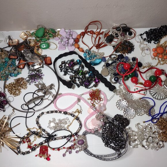 Lot Of Over 50 Necklaces - Picture 15 of 16